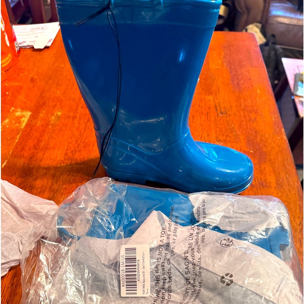 Kid galoshes/ rain boots